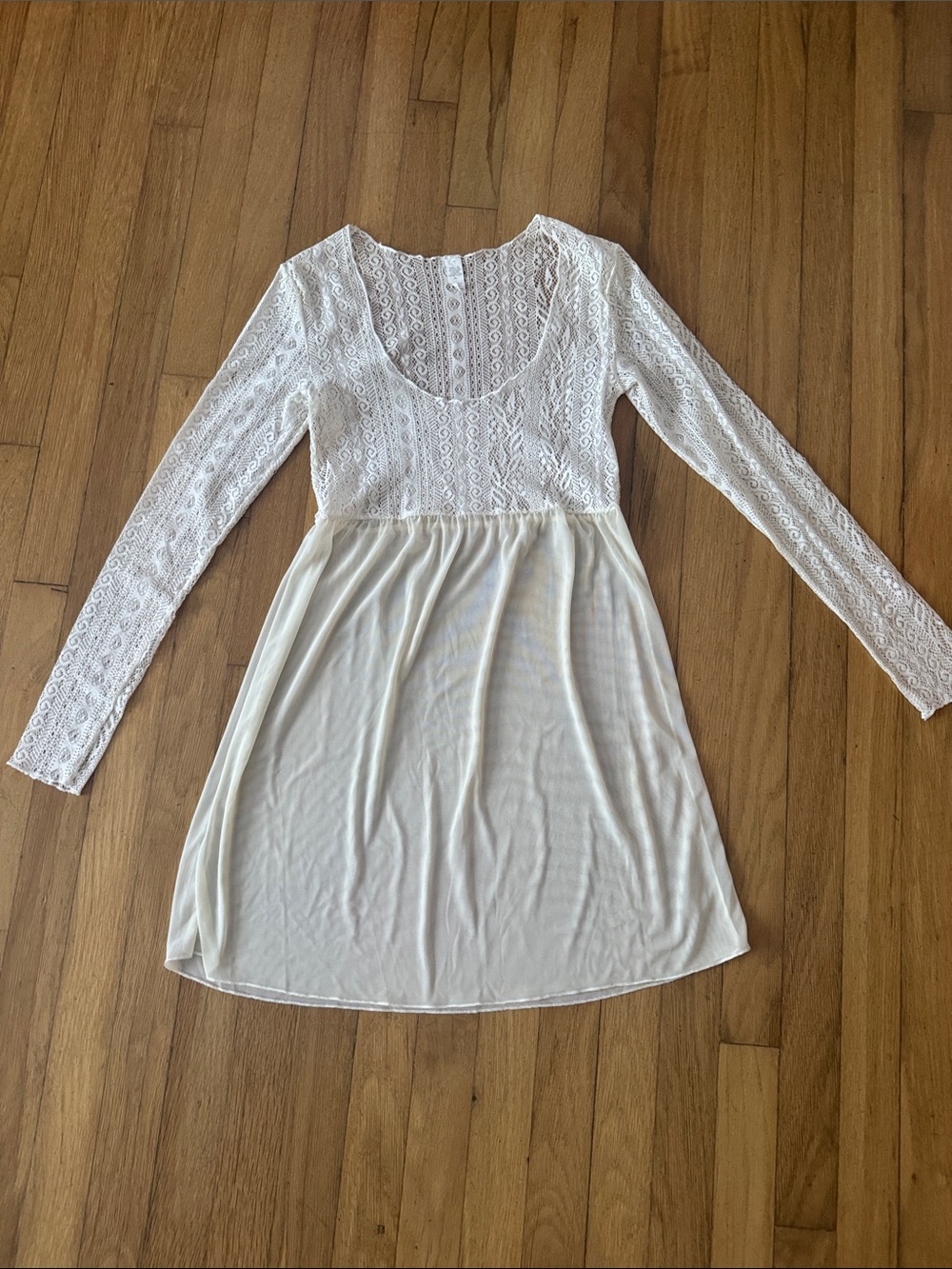 White Lace Bodice Long-Sleeve Babydoll Top, Size XS 🤍